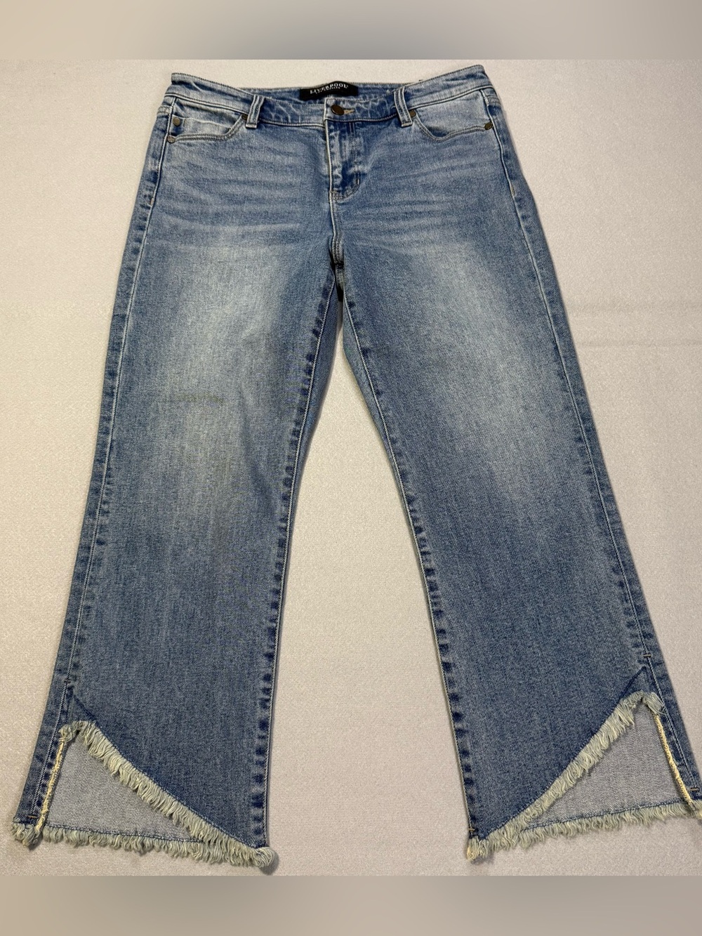 Liverpool Los Angeles Crop Flare Jeans Women’s Size 6/28 Frayed Step Hem Light